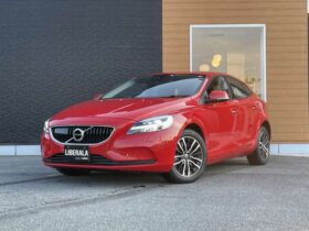 Volvo V40 (T2 Kinetic Navigation Backup Camera ETC ACC BLIS Red)