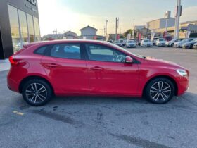 Volvo V40 (T2 Kinetic Navigation Backup Camera ETC ACC BLIS Red)