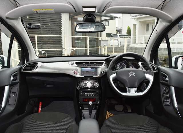 
								Citroen C3 (Airplay, new air conditioning, panoramic mix, non-smoking pearl white) full									