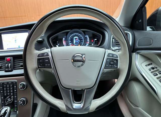 
								Volvo V40 Cross Country (D4 Momentum Diesel Turbo ACC Half Leather Navigation B Camera Collision Mitigation B BSM LED Luminous Sand Beige) full									