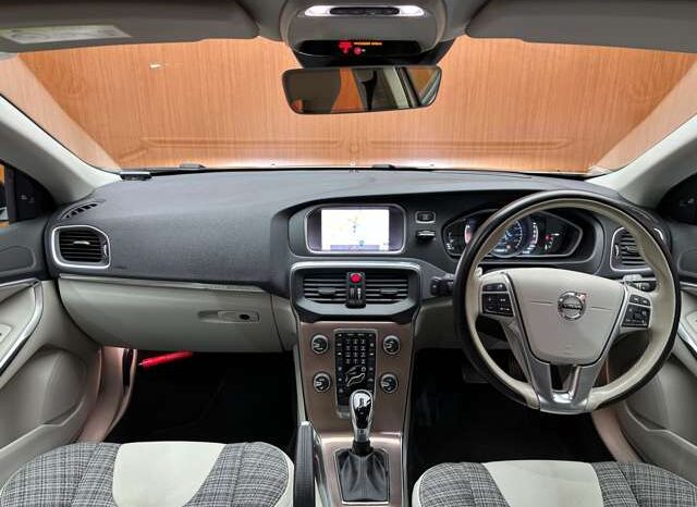 
								Volvo V40 Cross Country (D4 Momentum Diesel Turbo ACC Half Leather Navigation B Camera Collision Mitigation B BSM LED Luminous Sand Beige) full									