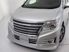 Nissan Elgrand (2.5 Rider Sunroof/Black Leather/Lane Departure Warning/Sign Detection Silver Metallic Gray)