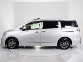 Nissan Elgrand (2.5 Rider Sunroof/Black Leather/Lane Departure Warning/Sign Detection Silver Metallic Gray)