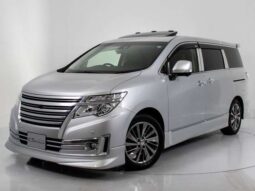 
										Nissan Elgrand (2.5 Rider Sunroof/Black Leather/Lane Departure Warning/Sign Detection Silver Metallic Gray) full									