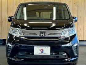 Honda Step Wagon (1.5 G Honda Sensing Digital terrestrial navigation Collision mitigation Adaptive cruise control Electric on both sides Crystal Black Pearl)