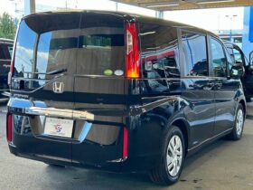 Honda Step Wagon (1.5 G Honda Sensing Digital terrestrial navigation Collision mitigation Adaptive cruise control Electric on both sides Crystal Black Pearl)