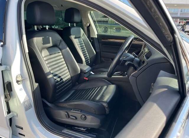 
								Volkswagen Passat Variant (TSI Highline Dealer Record Book 5 Sheets/Genuine Leather/Heated Seats White) full									