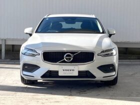 Volvo V60 (T5 Momentum Certified Pre-Owned Genuine Navigation System with Collision Mitigation Brake System Crystal White Pearl)