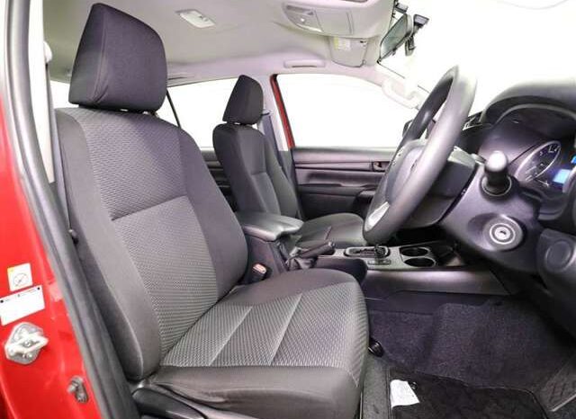 
								Toyota Hilux (2.4 Turbo) full									
