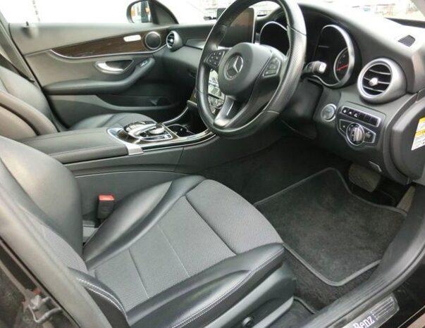 
								Mercedes C200 Avantgarde full									