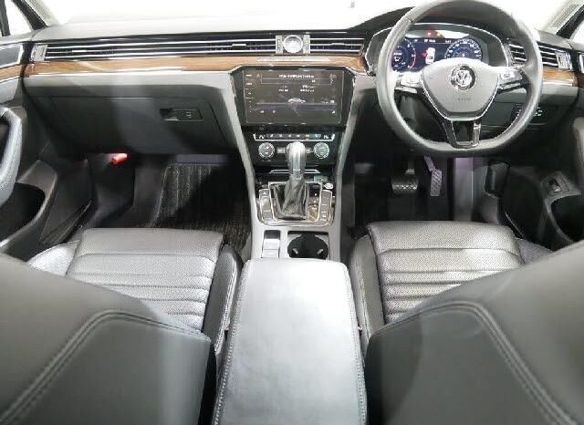 
								Volkswagen Passat (TDI Highline 2.0L) full									