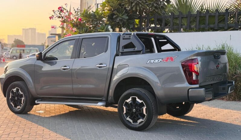 
								Nissan Navara (Double Cabin, Right Hand Drive) full									