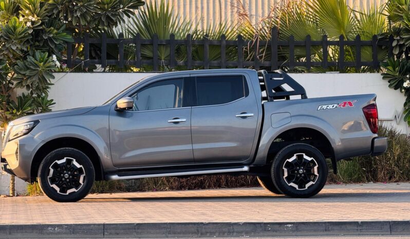 
								Nissan Navara (Double Cabin, Right Hand Drive) full									