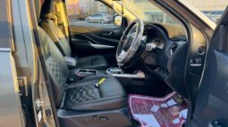 
										Nissan Navara (Double Cabin, Right Hand Drive) full									