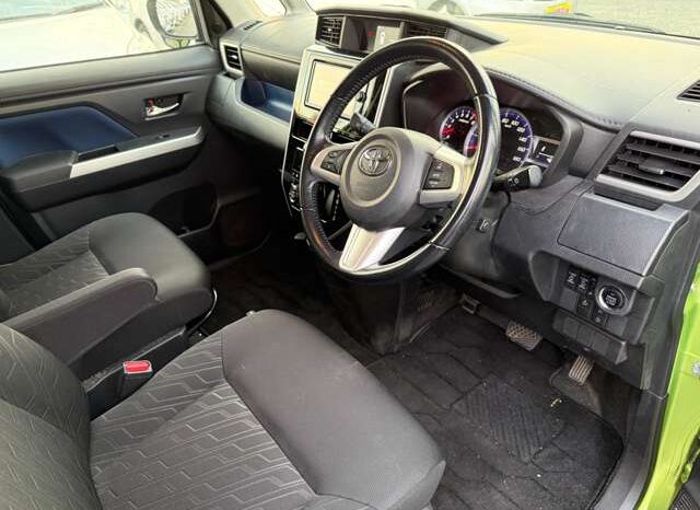 
								Toyota Roomy (1.0 Custom GS Collision mitigation Both sides electric Genuine navigation B camera LED ETC Green) full									