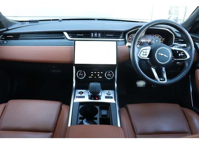
								Jaguar XF Sportbrake (R Dynamic HSE 2.0L P250, maintained to manufacturer standards! Certified pre-owned with 3-year warranty Santorini Black) full									