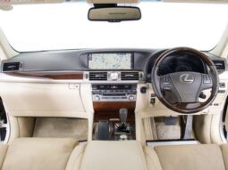 
										Lexus LS Hybrid (600h Version CI Package 4WD 1 Owner/Full Screen SD Navigation/Mark Levinson Sonic Quartz) full									