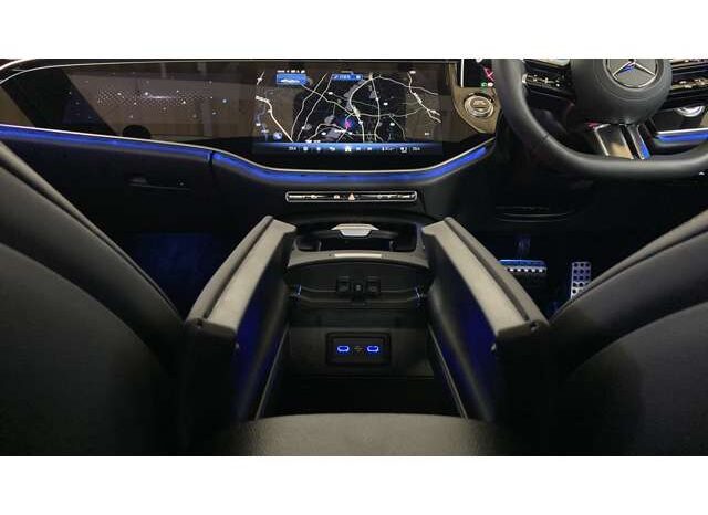 
								Mercedes-Benz E-Class (E220 d Avantgarde AMG Line Package ISG equipped model Diesel Turbo New current P Roof/Super Screen Obsidian Black) full									