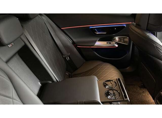 
								Mercedes-Benz E-Class (E220 d Avantgarde AMG Line Package ISG equipped model Diesel Turbo New current P Roof/Super Screen Obsidian Black) full									