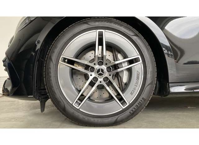 
								Mercedes-Benz E-Class (E220 d Avantgarde AMG Line Package ISG equipped model Diesel Turbo New current P Roof/Super Screen Obsidian Black) full									