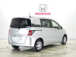 
										Honda Freed Spike (1.5 G Premium Edition Non-smoking, navigation, ETC, power slides on both sides, cruise control Alabaster Silver Metallic) full									