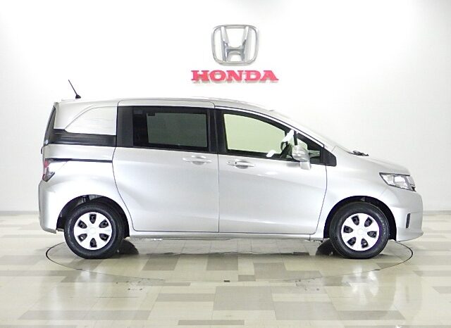 
								Honda Freed Spike (1.5 G Premium Edition Non-smoking, navigation, ETC, power slides on both sides, cruise control Alabaster Silver Metallic) full									