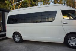 
										Toyota Hiace Commuter full									