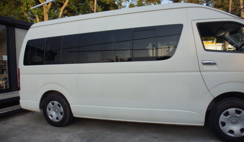 
								Toyota Hiace Commuter full									