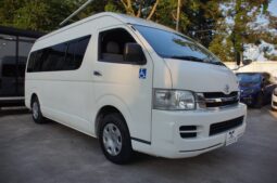 
										Toyota Hiace Commuter full									