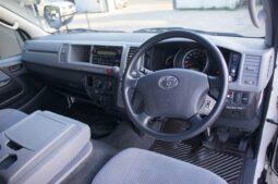 
										Toyota Hiace Commuter full									