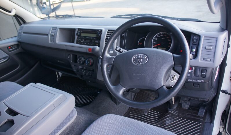 
								Toyota Hiace Commuter full									
