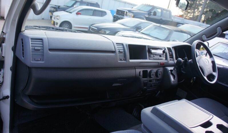 
								Toyota Hiace Commuter full									