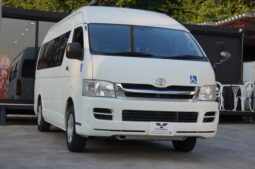 
										Toyota Hiace Commuter full									