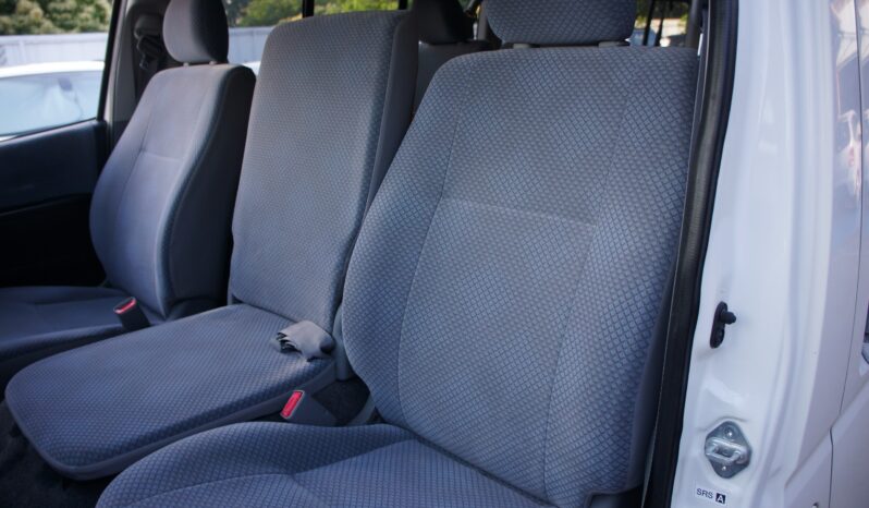 
								Toyota Hiace Commuter full									