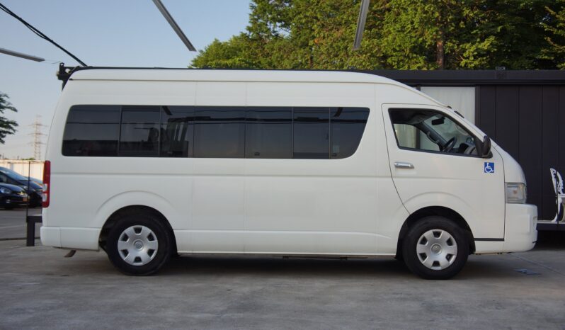 
								Toyota Hiace Commuter full									