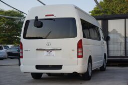 
										Toyota Hiace Commuter full									