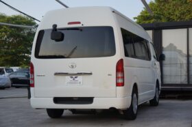 Toyota Hiace Commuter