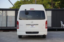 
										Toyota Hiace Commuter full									