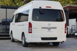 
										Toyota Hiace Commuter full									