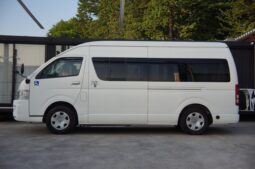
										Toyota Hiace Commuter full									