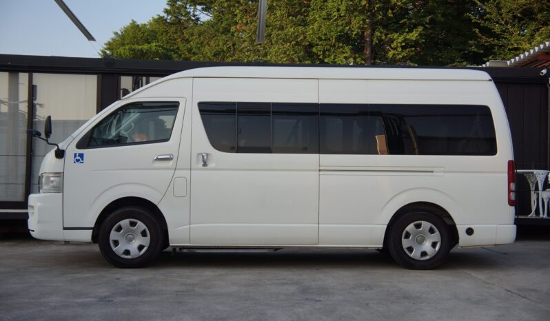 
								Toyota Hiace Commuter full									