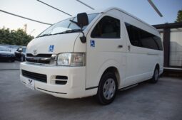 
										Toyota Hiace Commuter full									