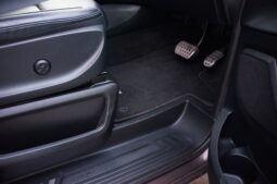 
										Mercedes-Benz V-Class full									