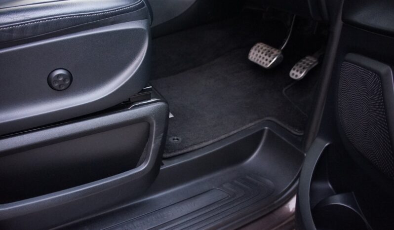 
								Mercedes-Benz V-Class full									