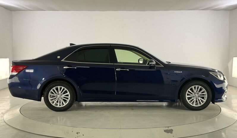 
								Toyota Crown Royal full									