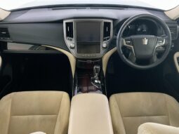 
										Toyota Crown Royal full									