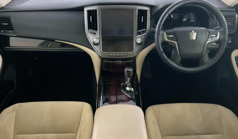 
								Toyota Crown Royal full									