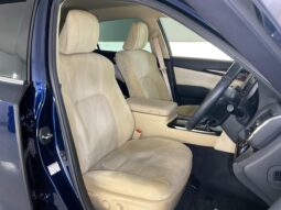 
										Toyota Crown Royal full									