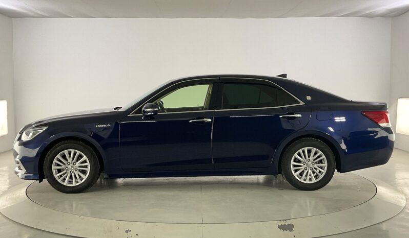 
								Toyota Crown Royal full									