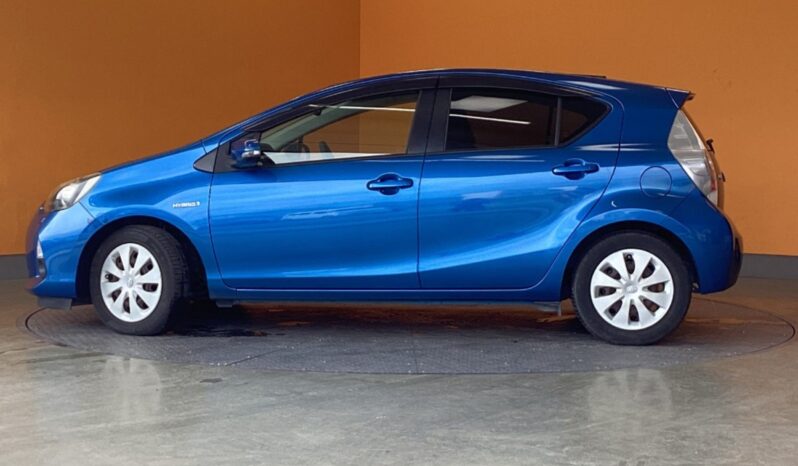 
								Toyota Aqua 1.5 S full									